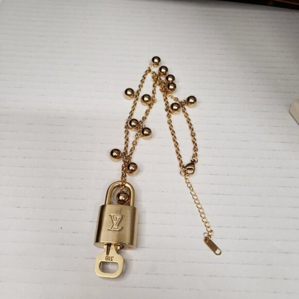 Gold-Plated Necklace with Authentic Louis Vuitton Padlock - Picture 5 of 8
